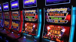 818bet ပလက်ဖောင်း Web နှင့် Mobile APP မြန်မာ ကစားသမားများကစားနေပုံ